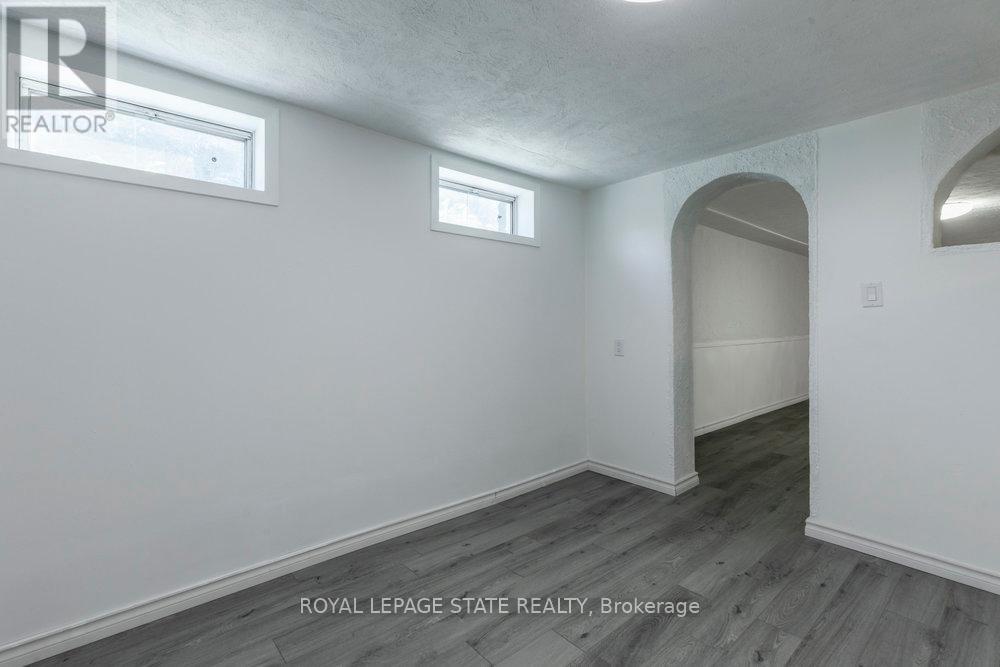 Photo 40 of 8477 Dickenson Road E, Hamilton ON