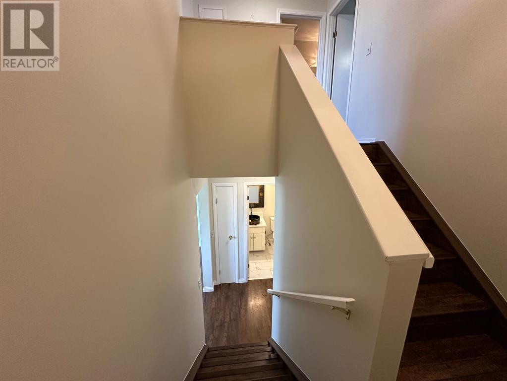 Single Family House for Sale in  Sandpiper Lane NW Sandstone Valley Calgary 