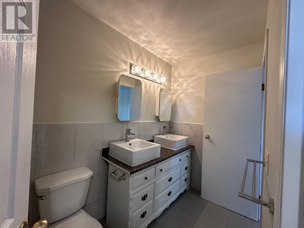 Single Family House for Sale in  Sandpiper Lane NW Sandstone Valley Calgary 