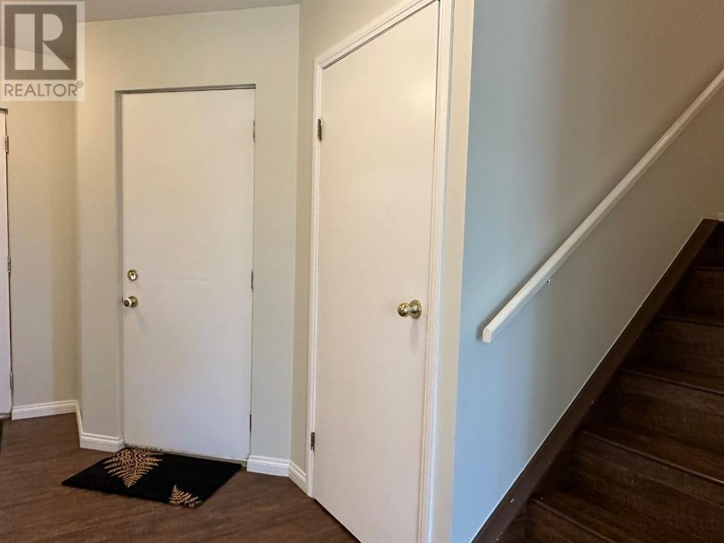 Single Family House for Sale in  Sandpiper Lane NW Sandstone Valley Calgary 
