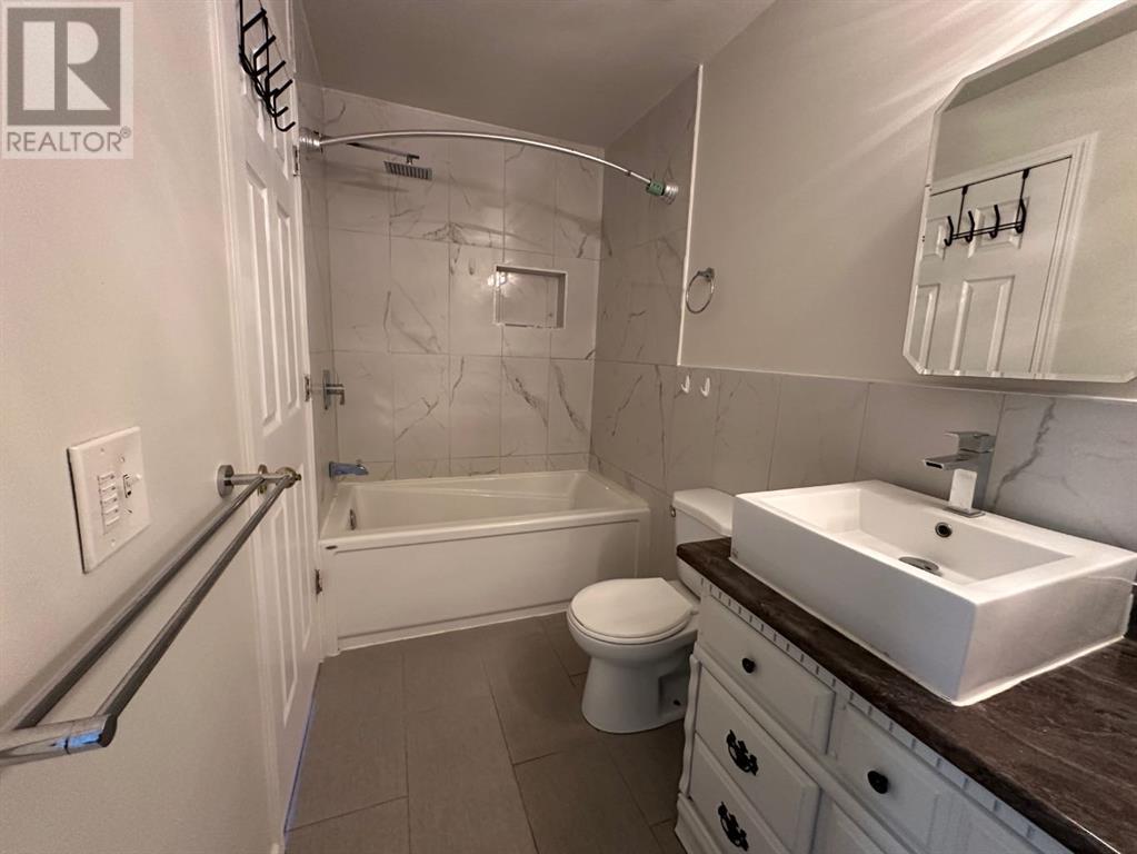 Single Family House for Sale in  Sandpiper Lane NW Sandstone Valley Calgary 