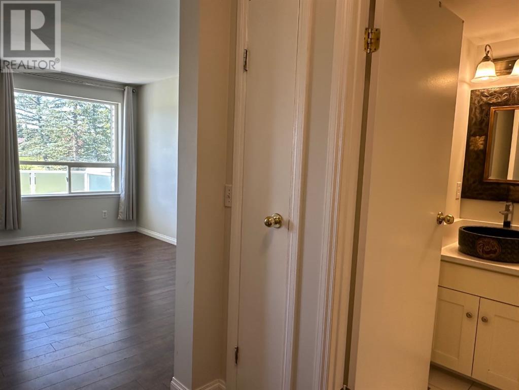Single Family House for Sale in  Sandpiper Lane NW Sandstone Valley Calgary 
