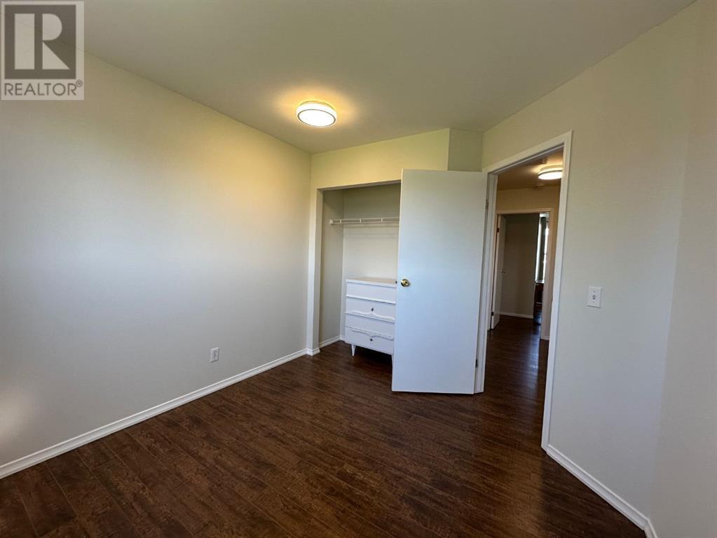 Single Family House for Sale in  Sandpiper Lane NW Sandstone Valley Calgary 