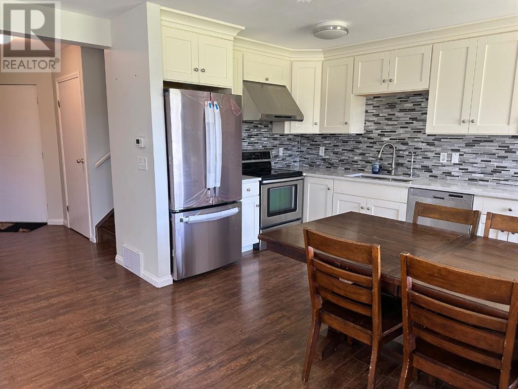 Single Family House for Sale in  Sandpiper Lane NW Sandstone Valley Calgary 