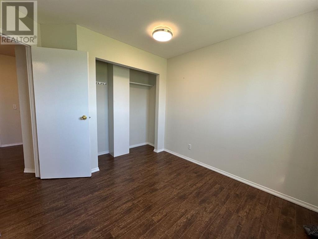 Single Family House for Sale in  Sandpiper Lane NW Sandstone Valley Calgary 