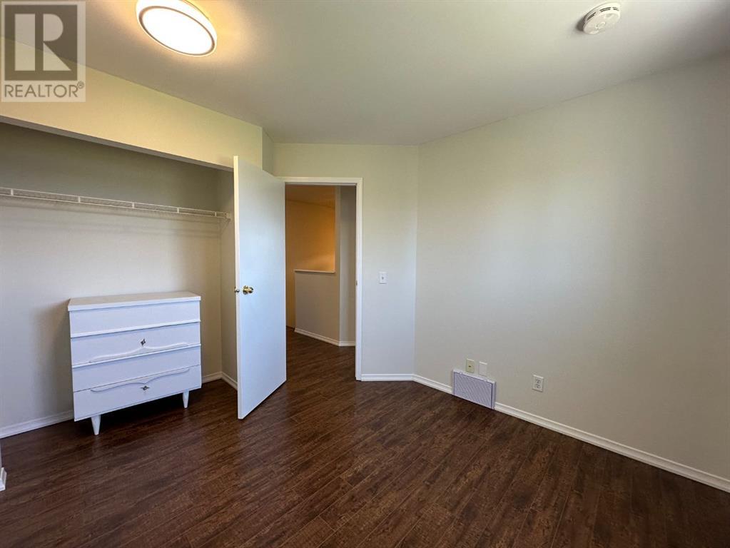 Single Family House for Sale in  Sandpiper Lane NW Sandstone Valley Calgary 