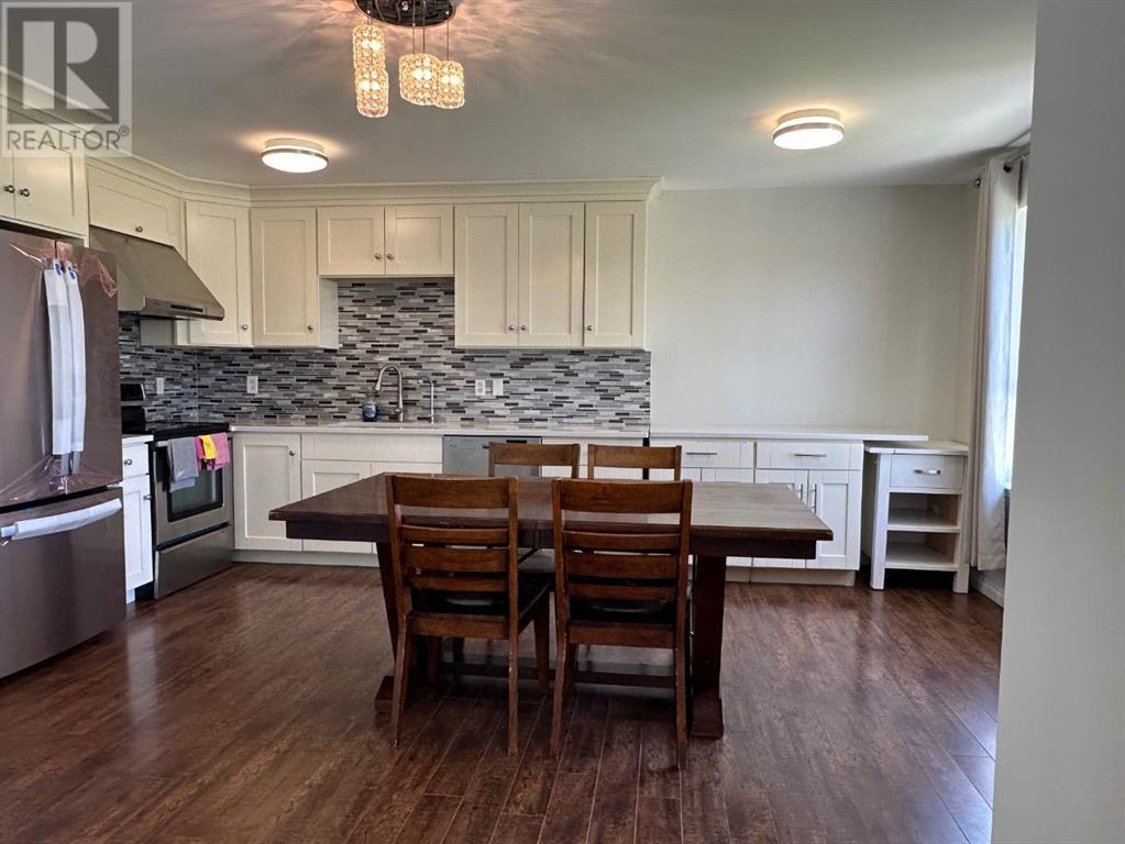 Single Family House for Sale in  Sandpiper Lane NW Sandstone Valley Calgary 