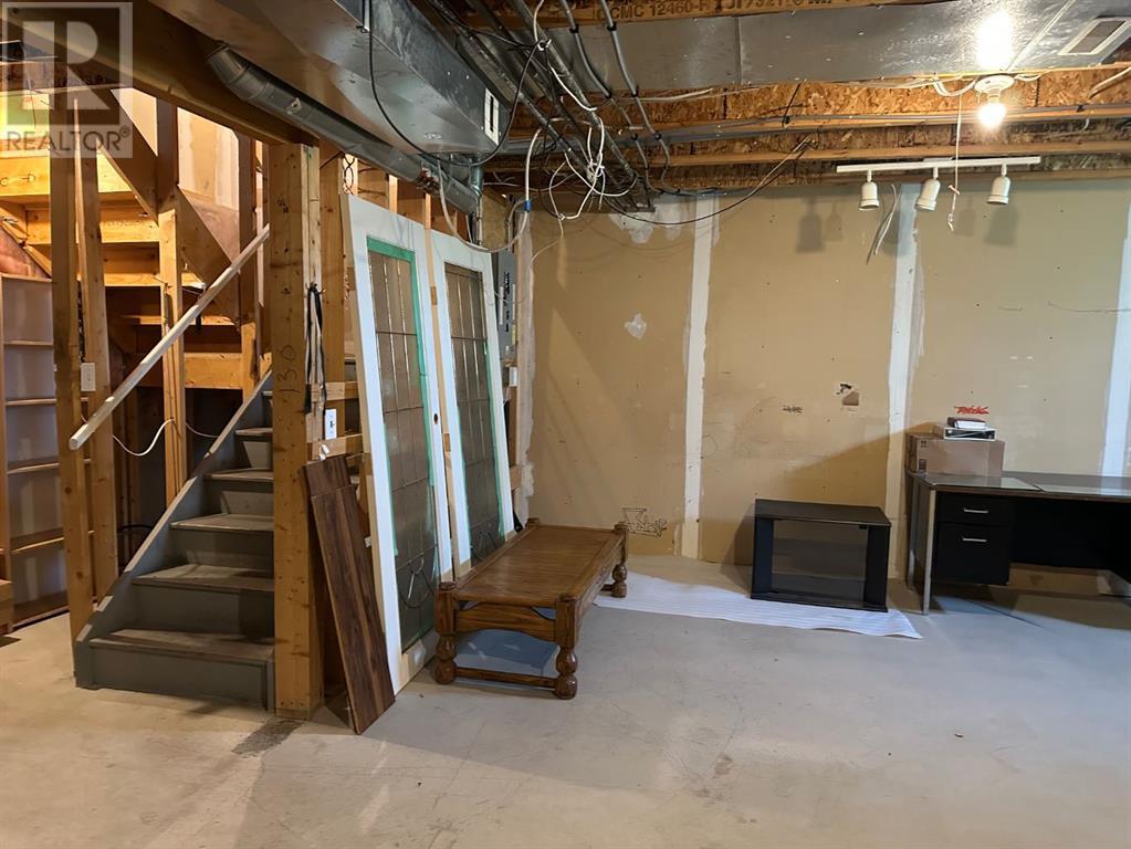 Single Family House for Sale in  Sandpiper Lane NW Sandstone Valley Calgary 