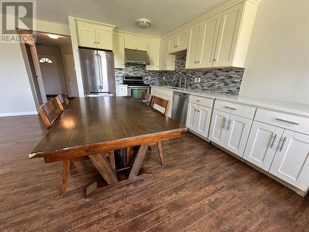Single Family House for Sale in  Sandpiper Lane NW Sandstone Valley Calgary 