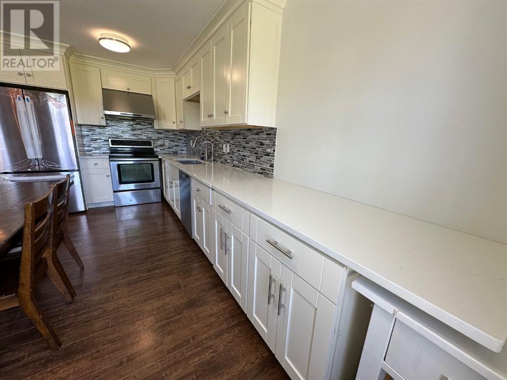 Single Family House for Sale in  Sandpiper Lane NW Sandstone Valley Calgary 