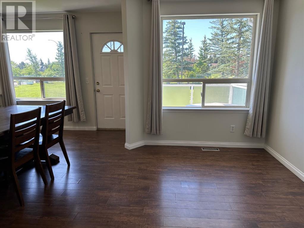Single Family House for Sale in  Sandpiper Lane NW Sandstone Valley Calgary 