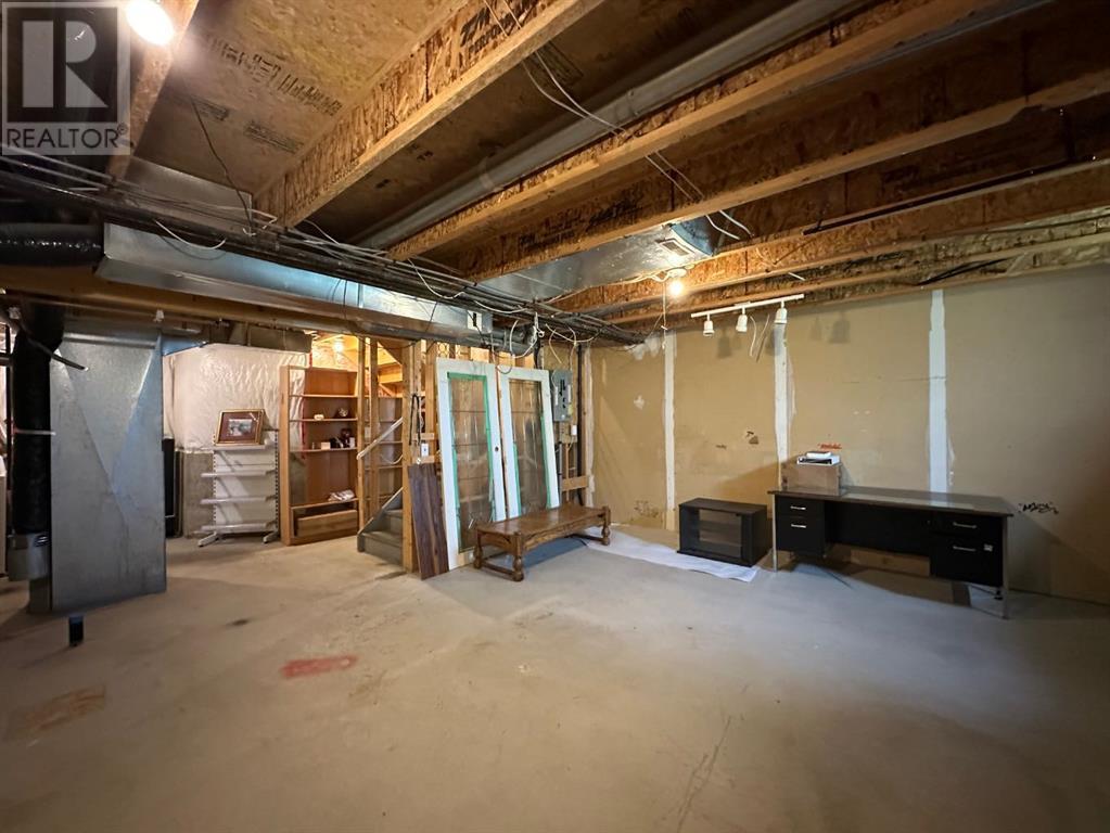 Single Family House for Sale in  Sandpiper Lane NW Sandstone Valley Calgary 