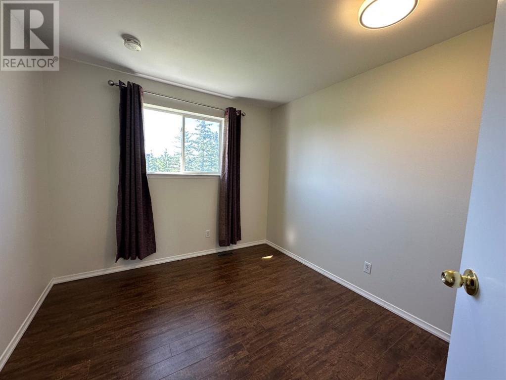 Single Family House for Sale in  Sandpiper Lane NW Sandstone Valley Calgary 