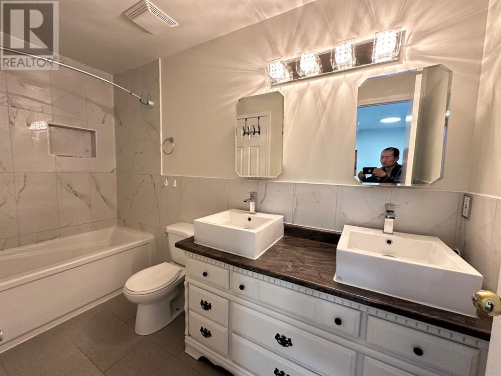 Single Family House for Sale in  Sandpiper Lane NW Sandstone Valley Calgary 