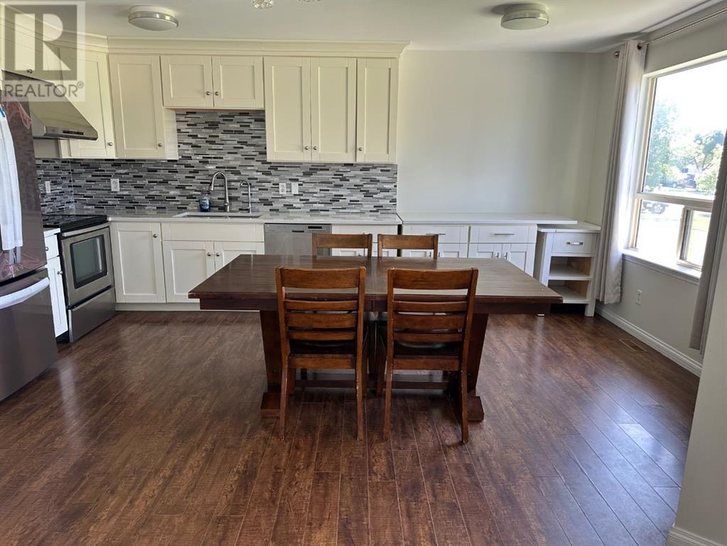 Single Family House for Sale in  Sandpiper Lane NW Sandstone Valley Calgary 