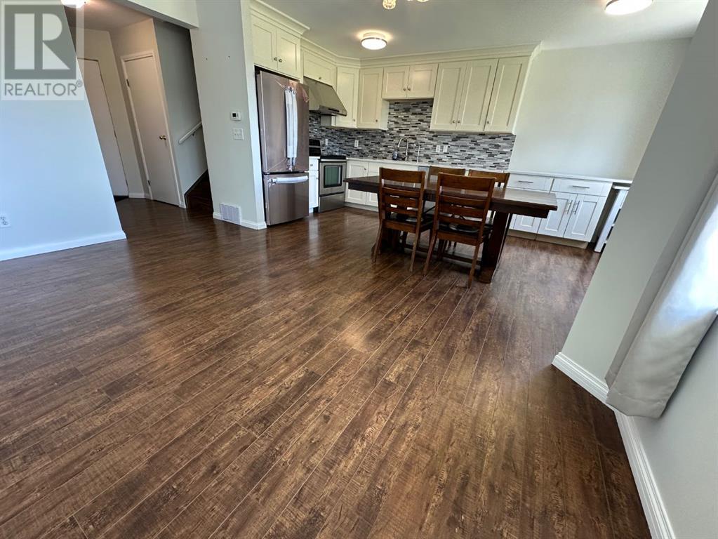 Single Family House for Sale in  Sandpiper Lane NW Sandstone Valley Calgary 