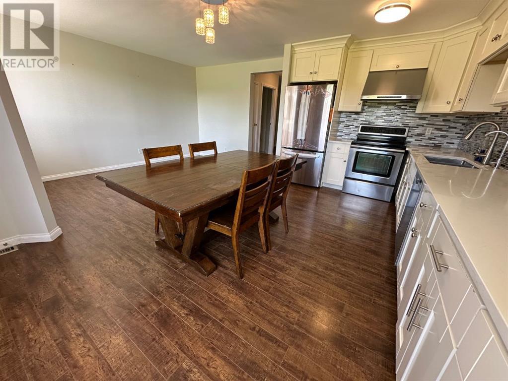 Single Family House for Sale in  Sandpiper Lane NW Sandstone Valley Calgary 