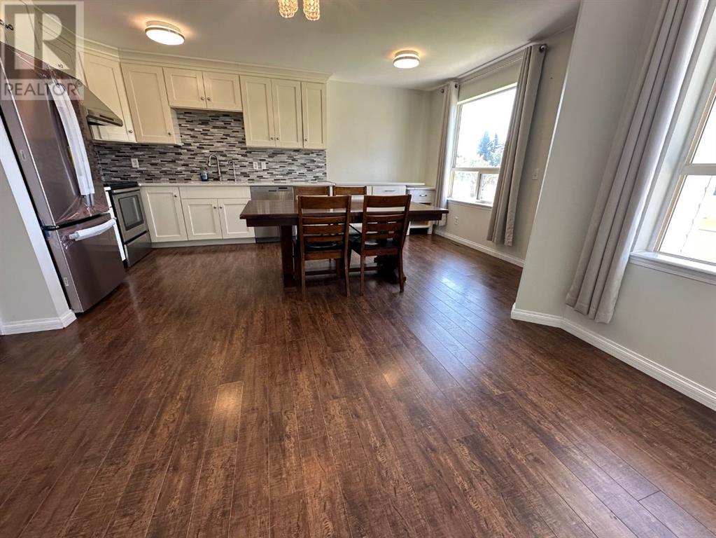 Single Family House for Sale in  Sandpiper Lane NW Sandstone Valley Calgary 