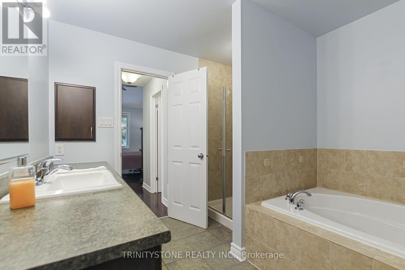 Photo 17 of 422 Statewood Drive, Ottawa ON