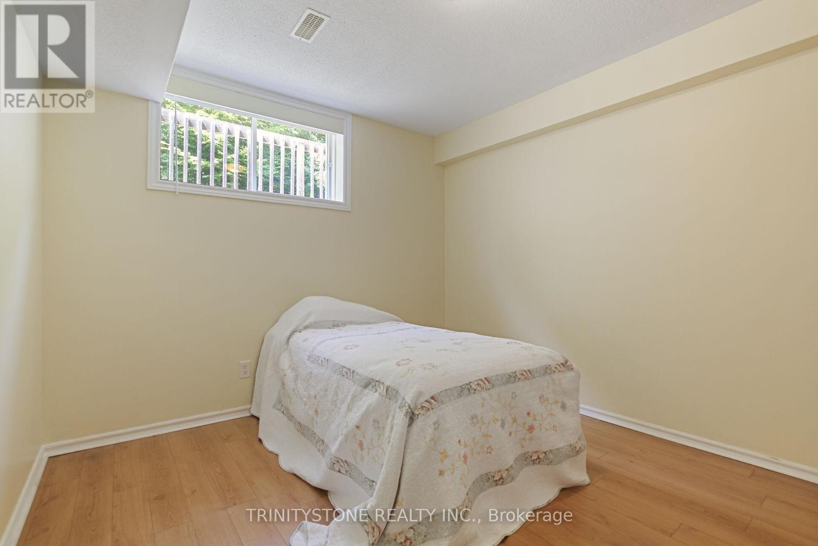 Photo 32 of 422 Statewood Drive, Ottawa ON