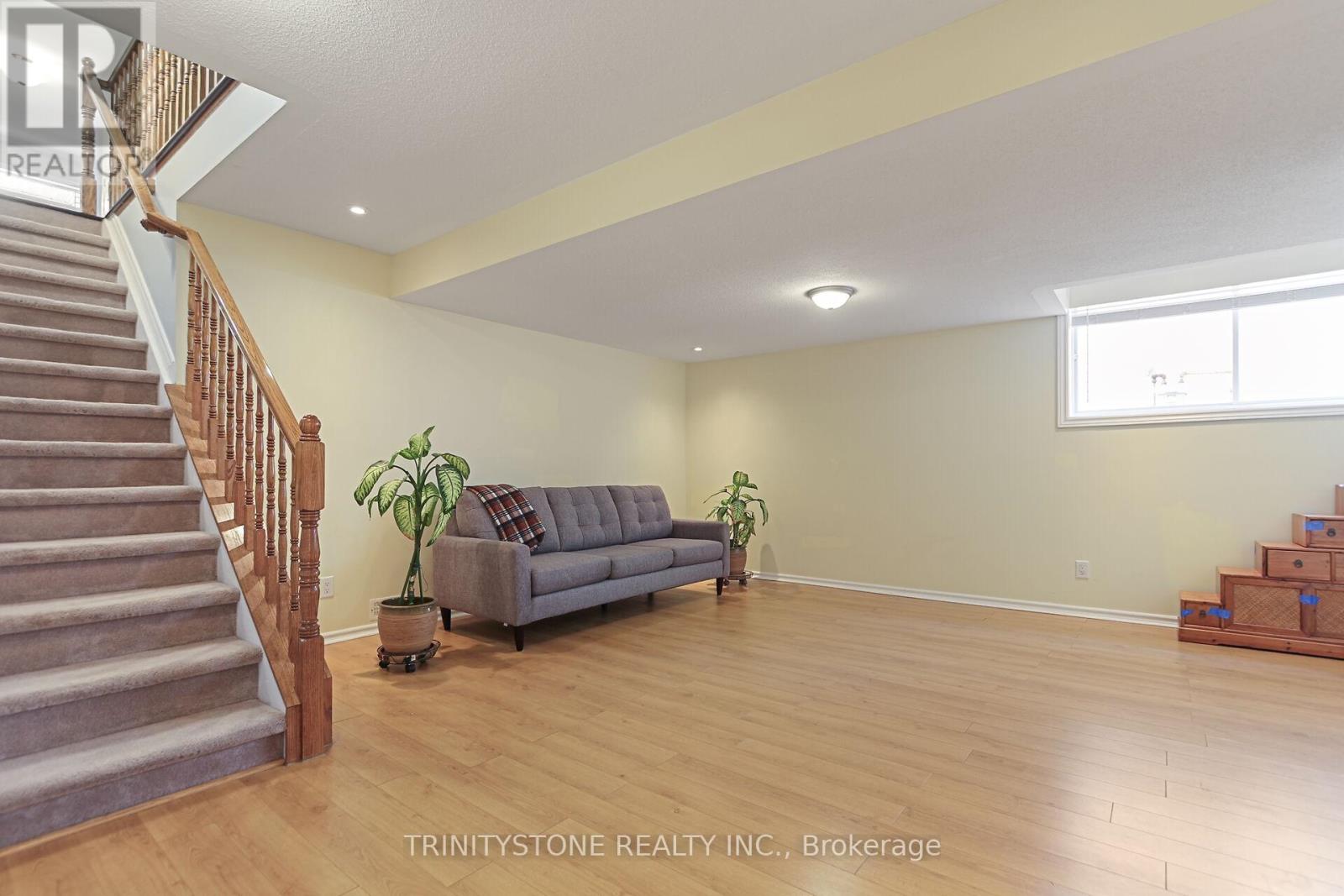 Photo 25 of 422 Statewood Drive, Ottawa ON