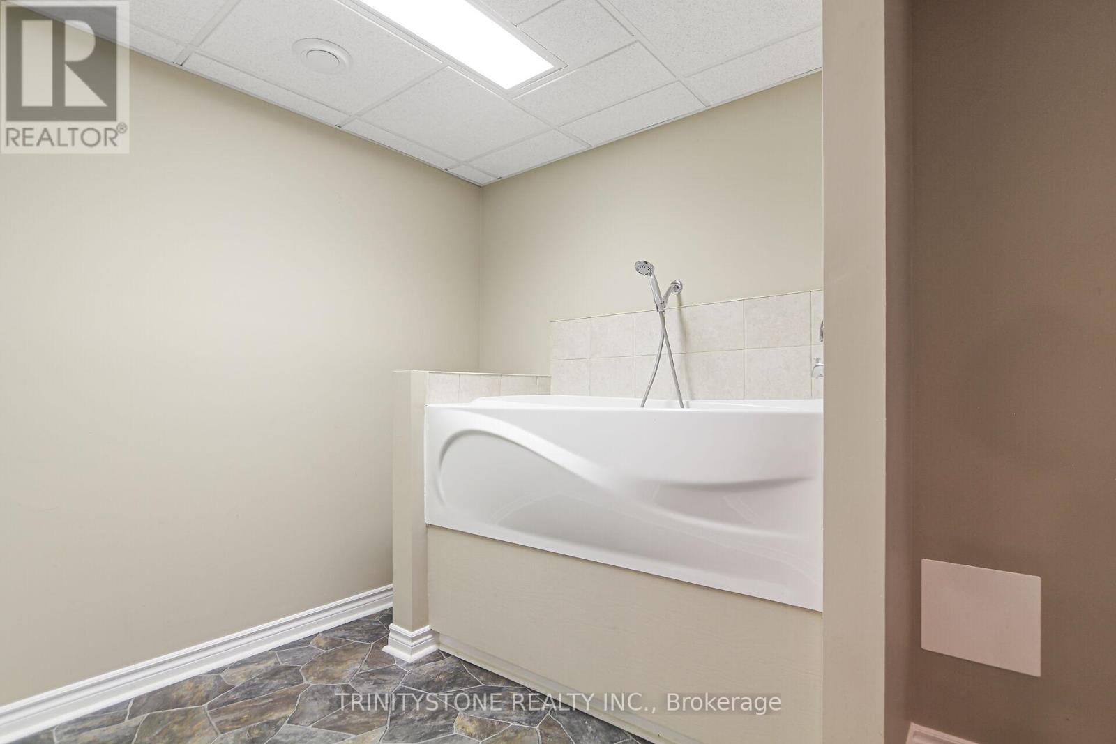 Photo 26 of 422 Statewood Drive, Ottawa ON