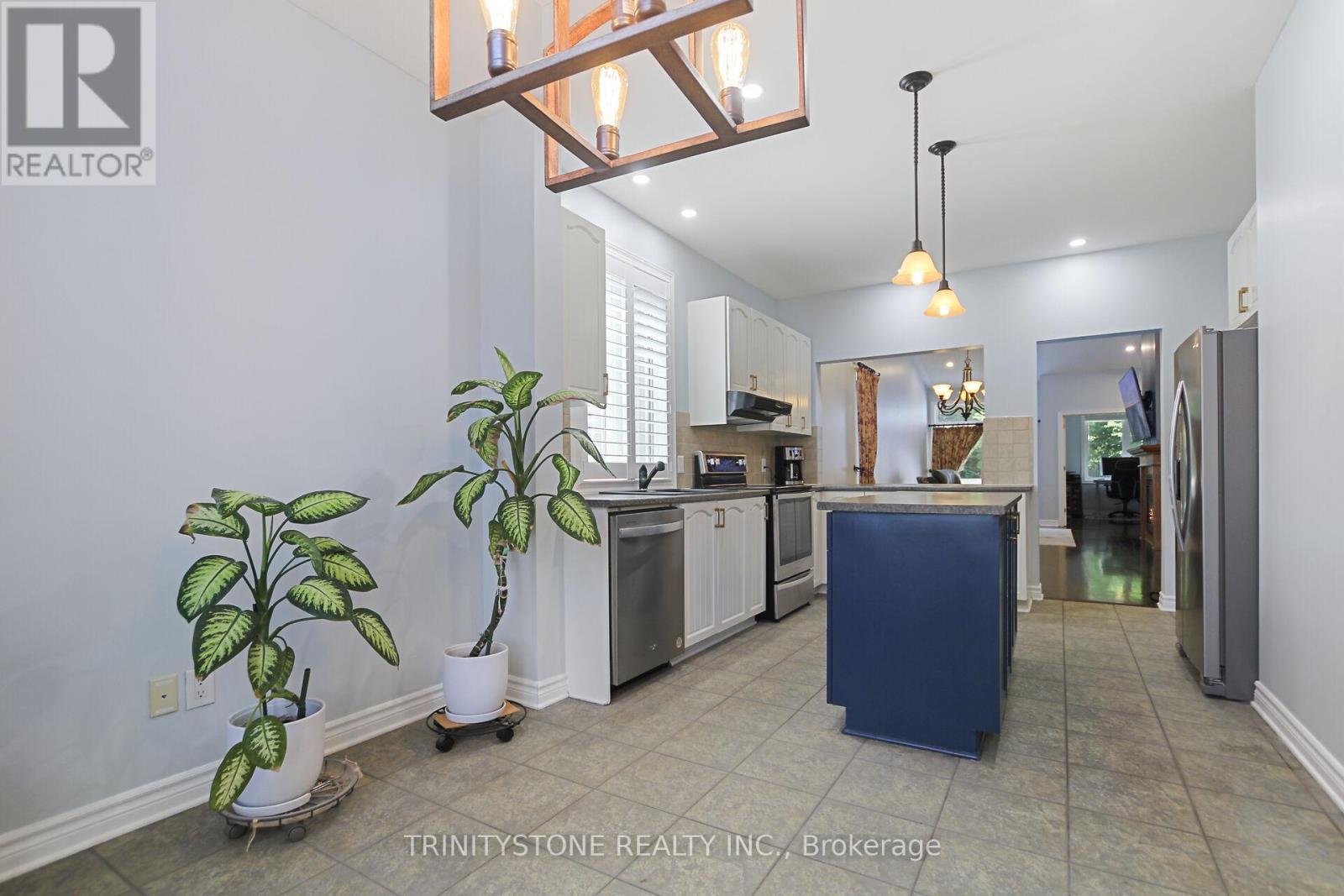 Photo 8 of 422 Statewood Drive, Ottawa ON