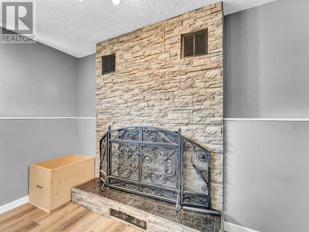 Single Family House Bi-level for Sale in  Iris Court SE Connaught Medicine Hat 