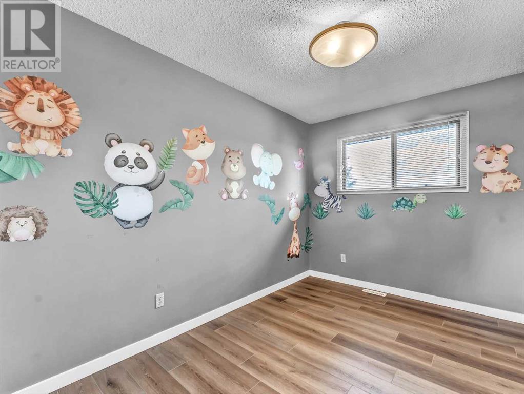 Single Family House Bi-level for Sale in  Iris Court SE Connaught Medicine Hat 