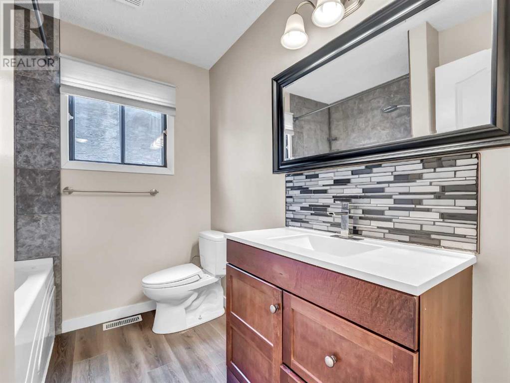 Single Family House Bi-level for Sale in  Iris Court SE Connaught Medicine Hat 