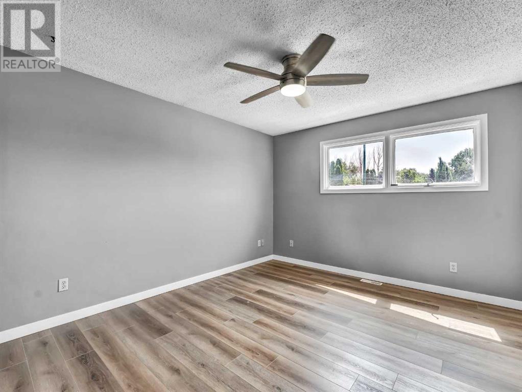 Single Family House Bi-level for Sale in  Iris Court SE Connaught Medicine Hat 