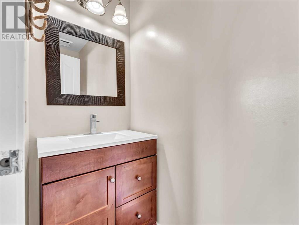 Single Family House Bi-level for Sale in  Iris Court SE Connaught Medicine Hat 