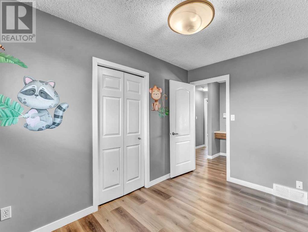 Single Family House Bi-level for Sale in  Iris Court SE Connaught Medicine Hat 