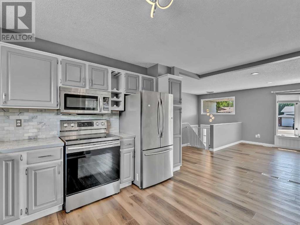 Single Family House Bi-level for Sale in  Iris Court SE Connaught Medicine Hat 