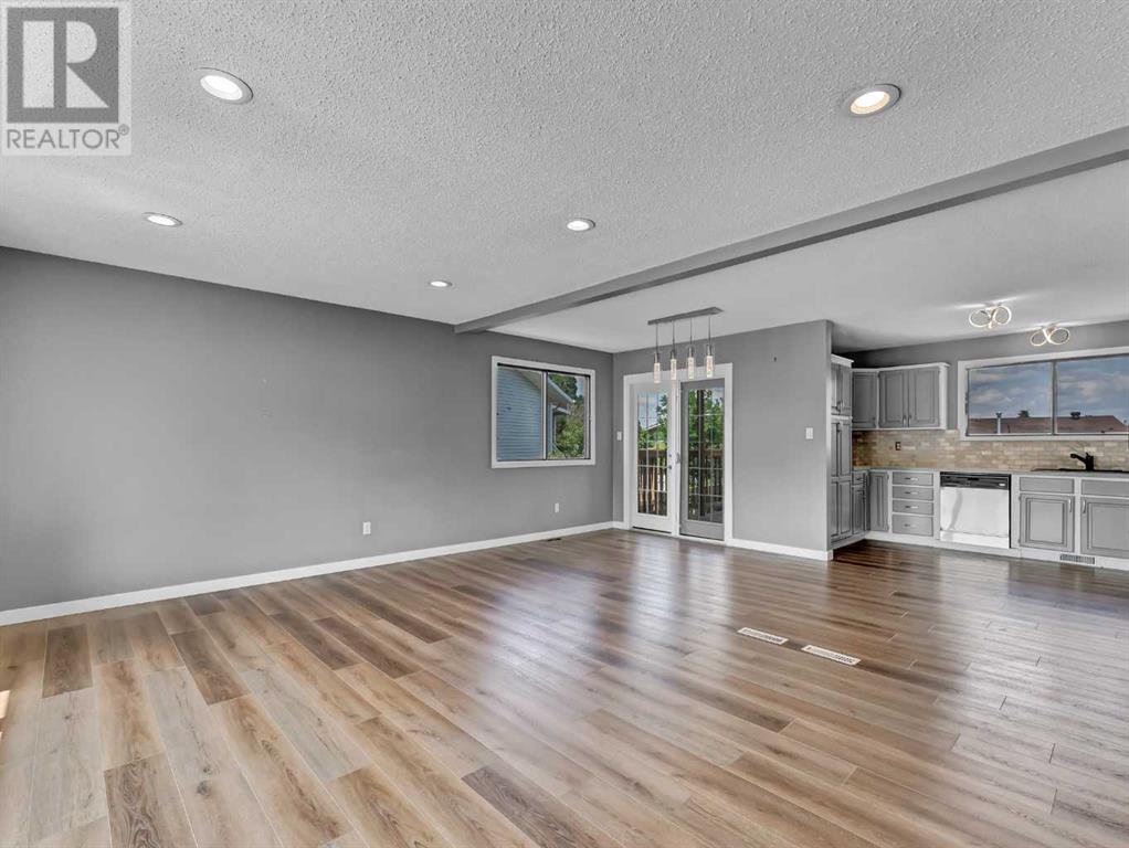 Single Family House Bi-level for Sale in  Iris Court SE Connaught Medicine Hat 