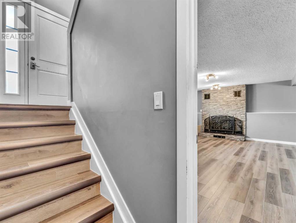 Single Family House Bi-level for Sale in  Iris Court SE Connaught Medicine Hat 
