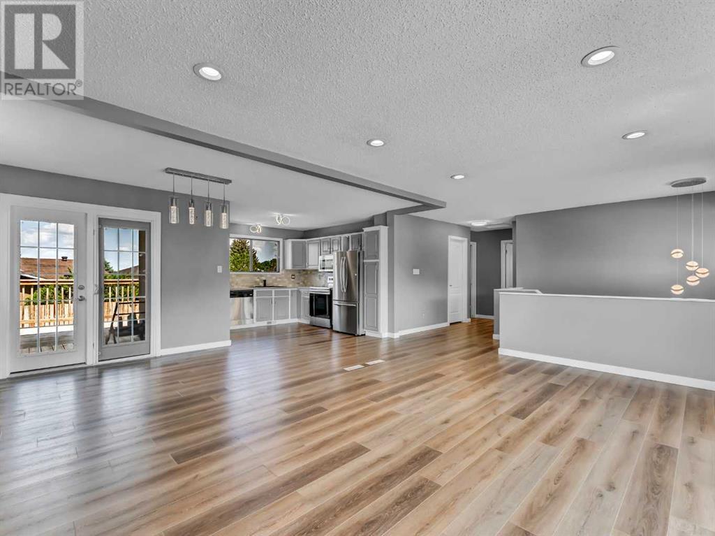 Single Family House Bi-level for Sale in  Iris Court SE Connaught Medicine Hat 