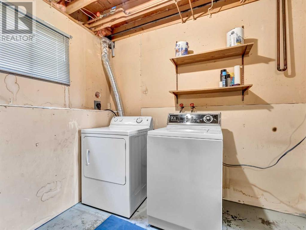 Single Family House Bi-level for Sale in  Iris Court SE Connaught Medicine Hat 