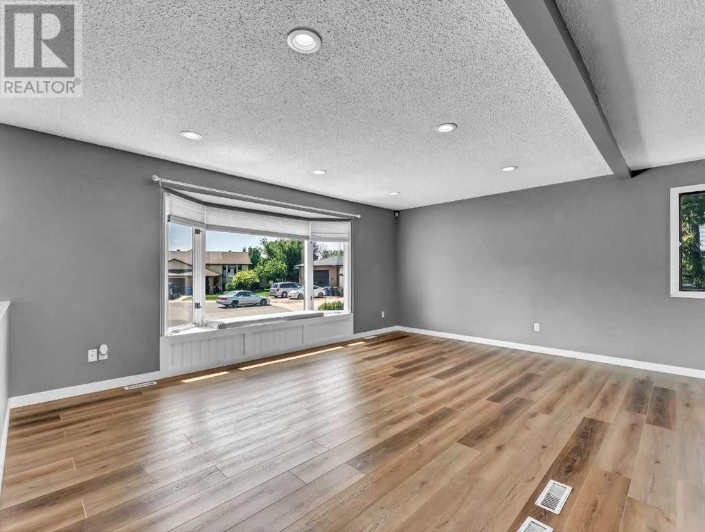 Single Family House Bi-level for Sale in  Iris Court SE Connaught Medicine Hat 