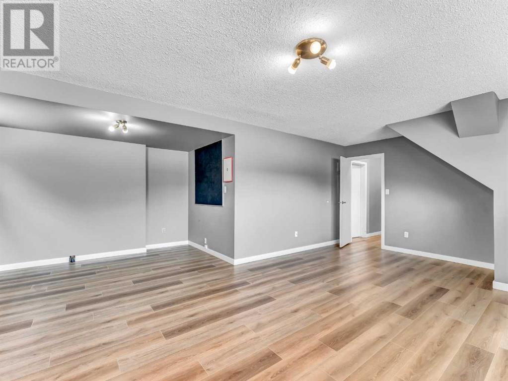 Single Family House Bi-level for Sale in  Iris Court SE Connaught Medicine Hat 