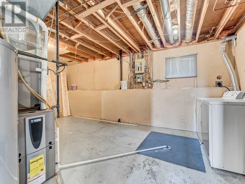 Single Family House Bi-level for Sale in  Iris Court SE Connaught Medicine Hat 
