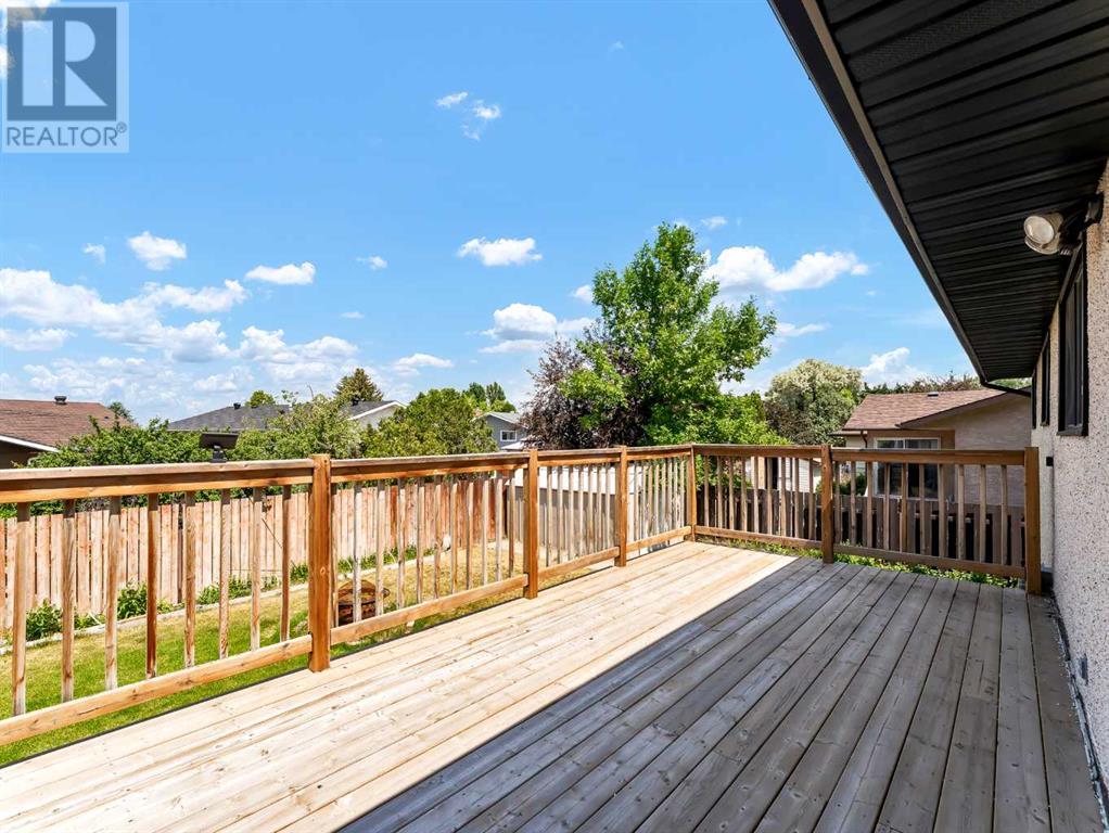 Single Family House Bi-level for Sale in  Iris Court SE Connaught Medicine Hat 