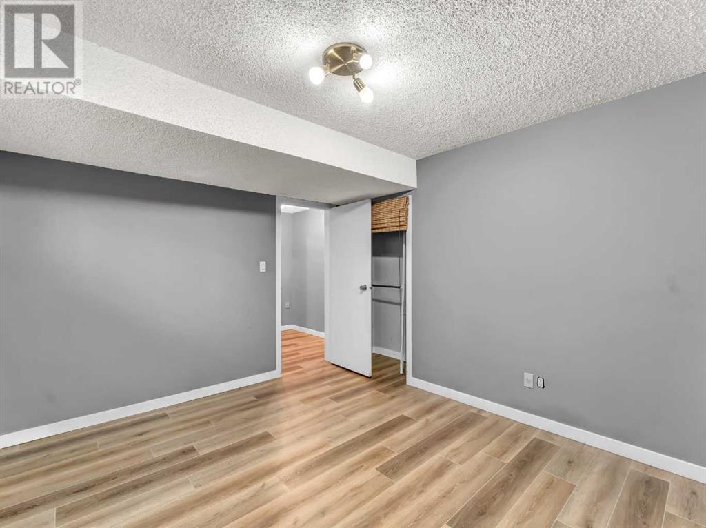 Single Family House Bi-level for Sale in  Iris Court SE Connaught Medicine Hat 