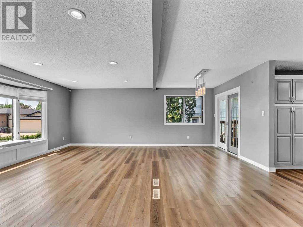 Single Family House Bi-level for Sale in  Iris Court SE Connaught Medicine Hat 