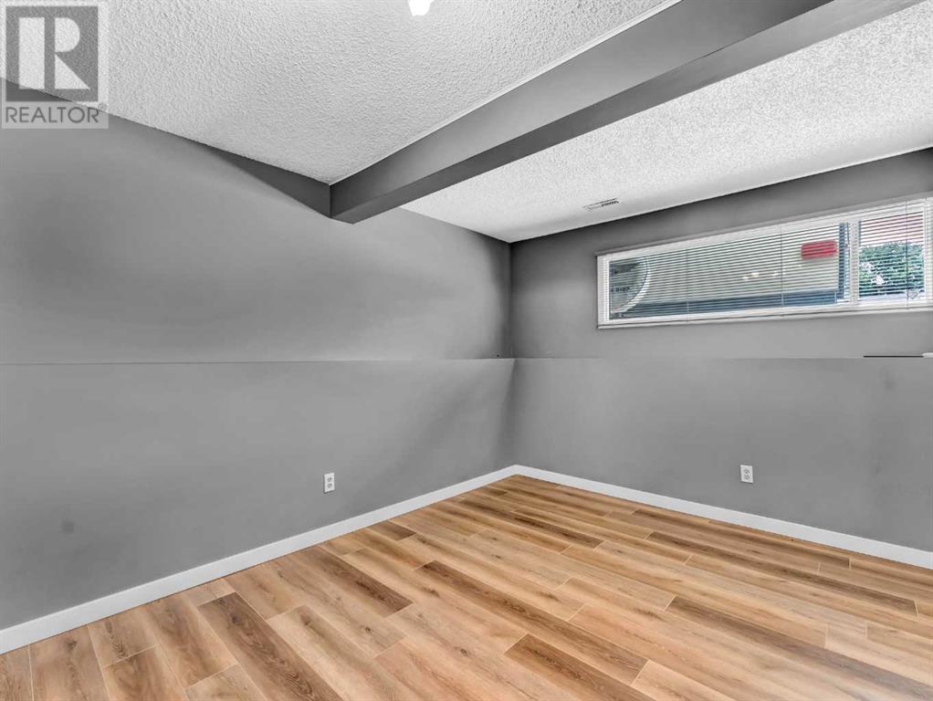 Single Family House Bi-level for Sale in  Iris Court SE Connaught Medicine Hat 