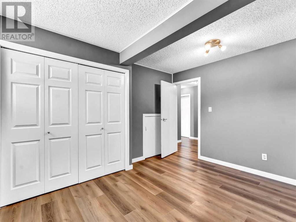 Single Family House Bi-level for Sale in  Iris Court SE Connaught Medicine Hat 