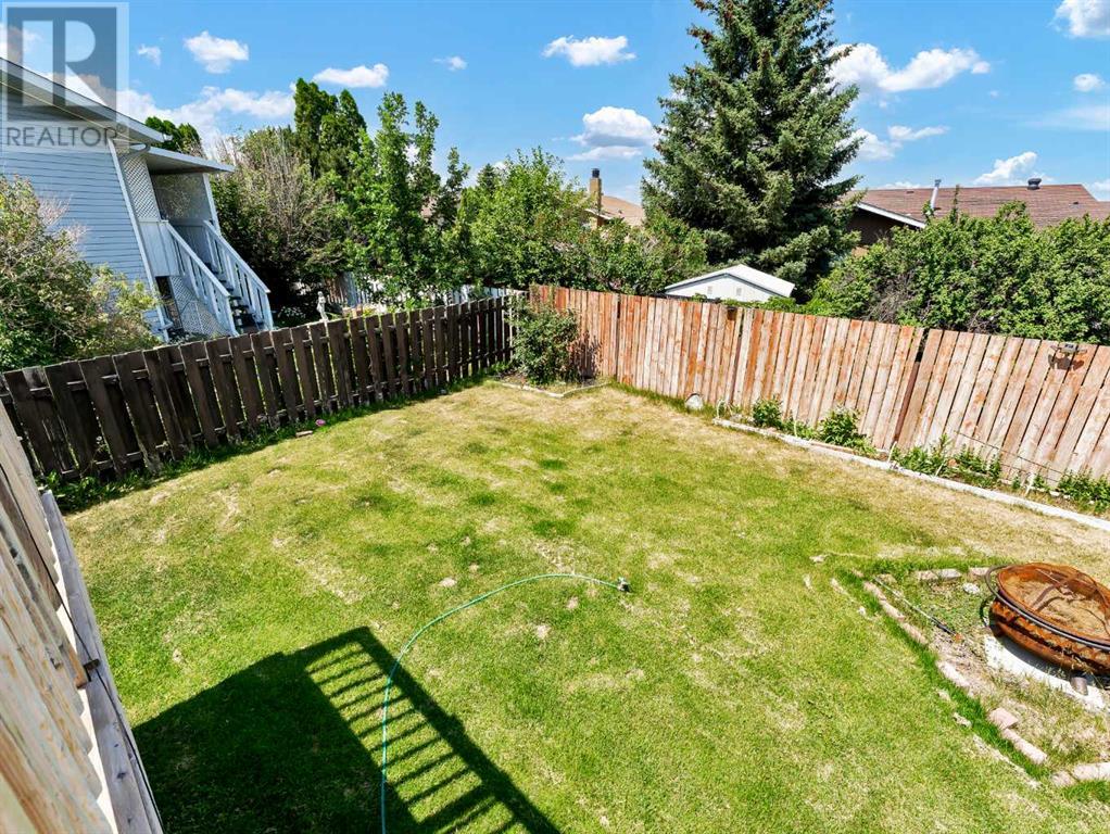 Single Family House Bi-level for Sale in  Iris Court SE Connaught Medicine Hat 