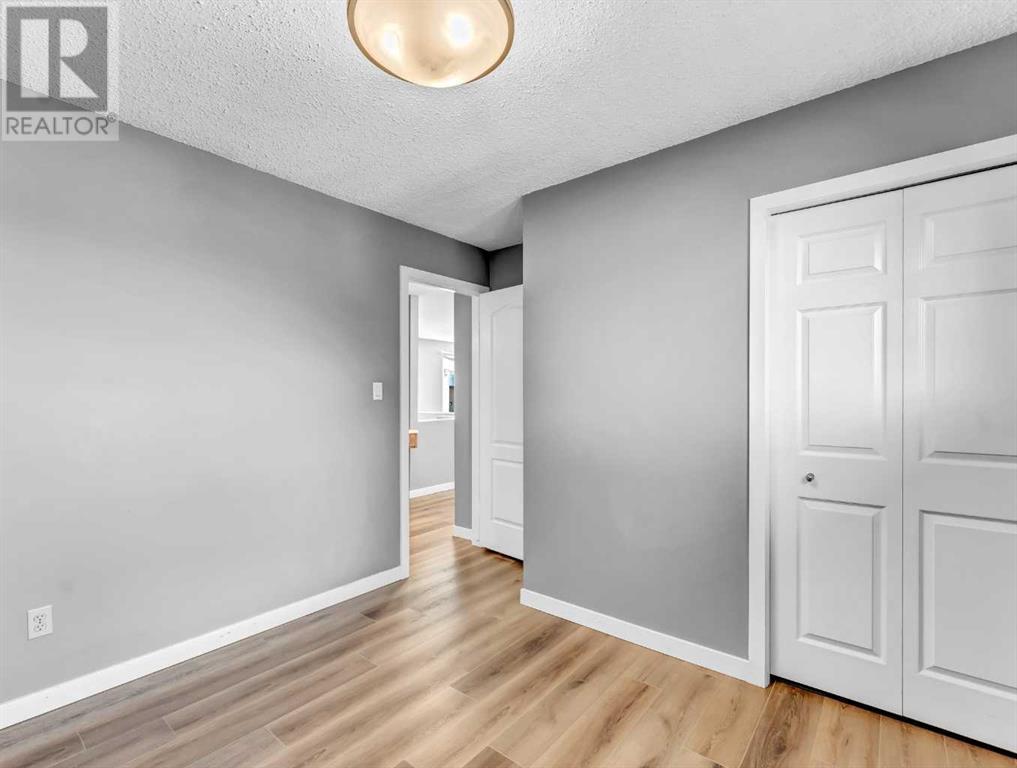 Single Family House Bi-level for Sale in  Iris Court SE Connaught Medicine Hat 