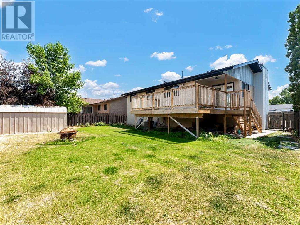 Single Family House Bi-level for Sale in  Iris Court SE Connaught Medicine Hat 