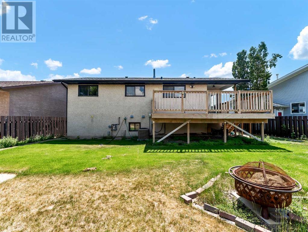 Single Family House Bi-level for Sale in  Iris Court SE Connaught Medicine Hat 